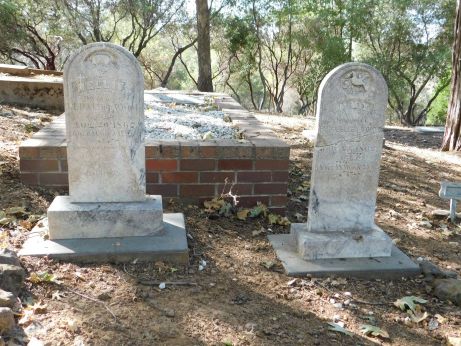 [Picture of Wood daughters grave]